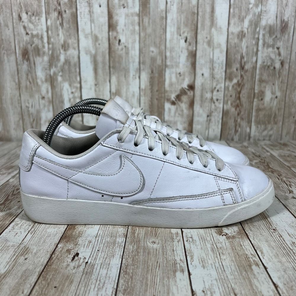 Nike Leather Blazer triple white av9370 111‎ skate low womens 9